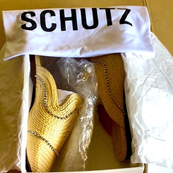 SCHUTZ Shoes - Schutz Heide Nude Bordado & Rhinestones Mules.